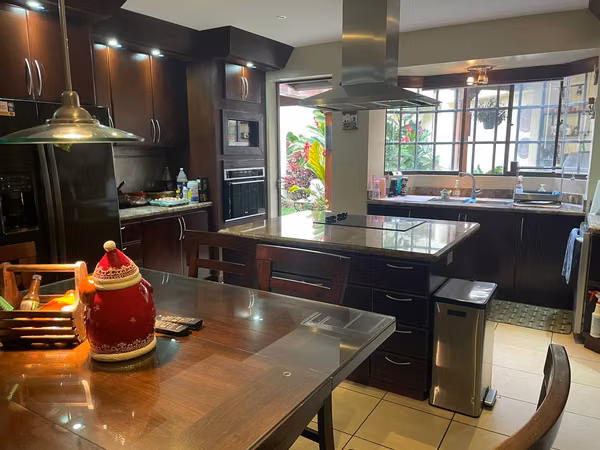 Venta de Casa en San Rafael de Escazú.