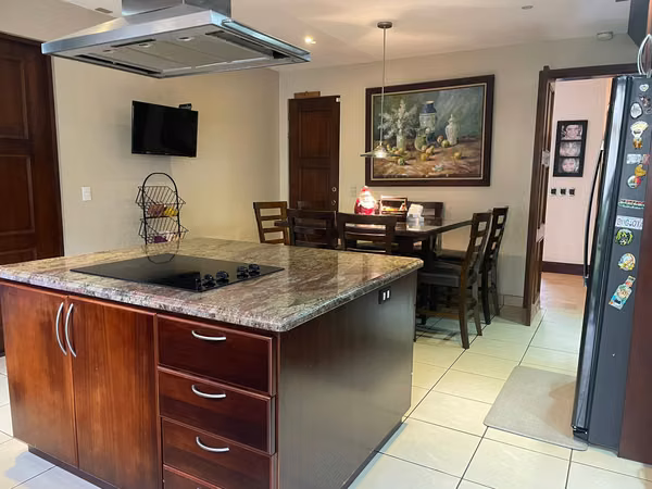 Venta de Casa en San Rafael de Escazú.
