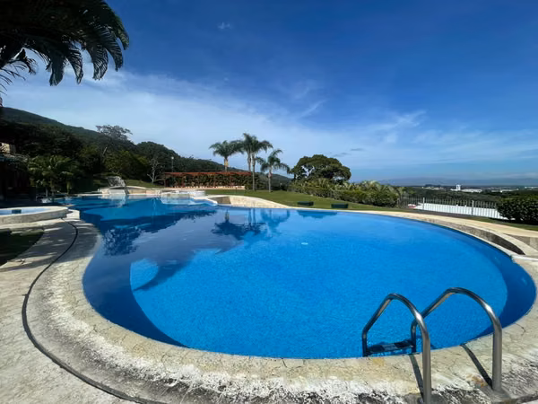APARTAMENTO AMUEBLADO EN SANTA ANA