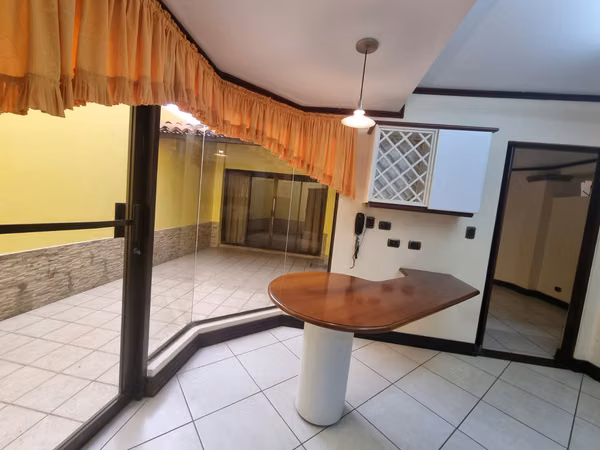 Se vende amplia San Antonio de Belén en Condominio 5 Dorm