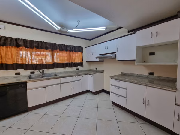 Se vende amplia San Antonio de Belén en Condominio 5 Dorm