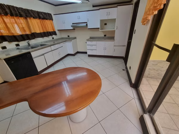 Se vende amplia San Antonio de Belén en Condominio 5 Dorm