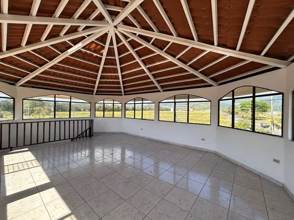 Venta de Local-Espacio Comercial en Playa Jacó