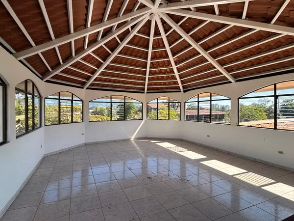 Venta de Local-Espacio Comercial en Playa Jacó