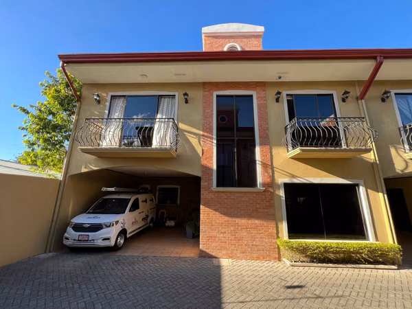 Casa a la venta en Condominio en Pinares Curridabat