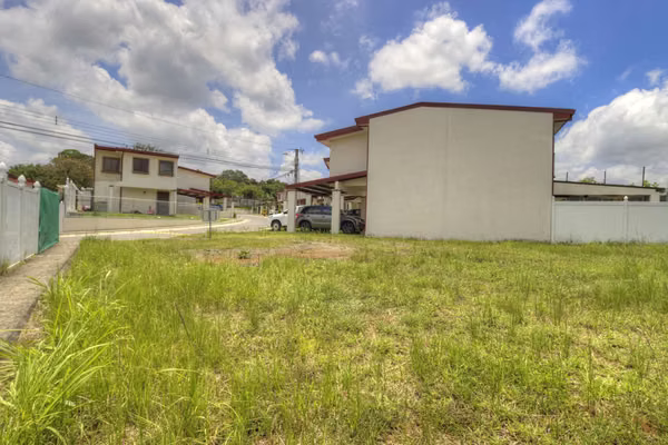 Venta de lote en la Guácima de Alajuela, Condominio Jardín Real