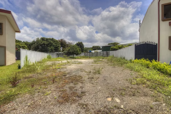 Venta de lote en la Guácima de Alajuela, Condominio Jardín Real