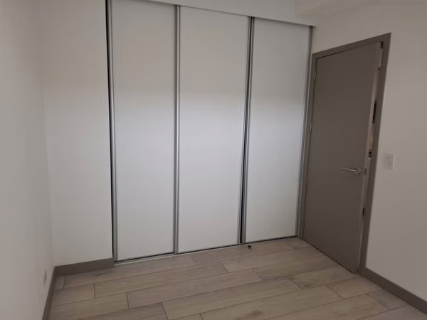 Alquiler apartamento con amplio balcón en condominio Núcleo Sabana