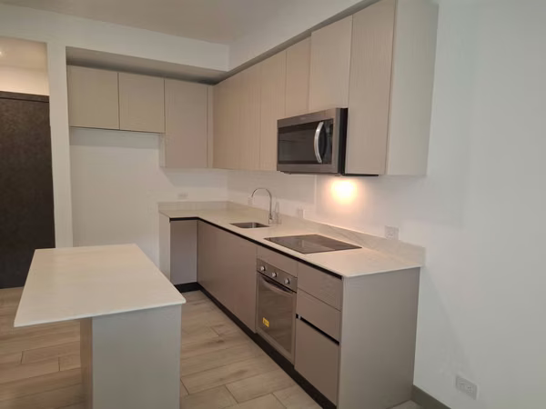Alquiler apartamento con amplio balcón en condominio Núcleo Sabana