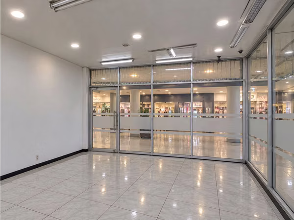 COMMERCIAL SPACE FOR RENT IN DESAMPARADOS | SHOPPING CENTER