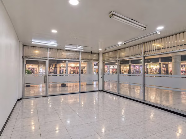 COMMERCIAL SPACE FOR RENT IN DESAMPARADOS | SHOPPING CENTER
