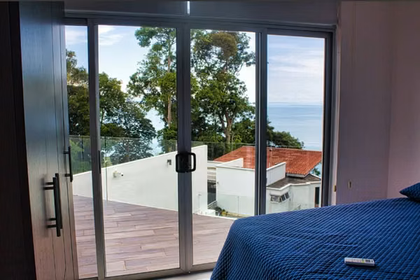 Venta de Casa de Playa Puntarenas Punta Leona | Frente al Mar | Lista para Habitar REBAJADA