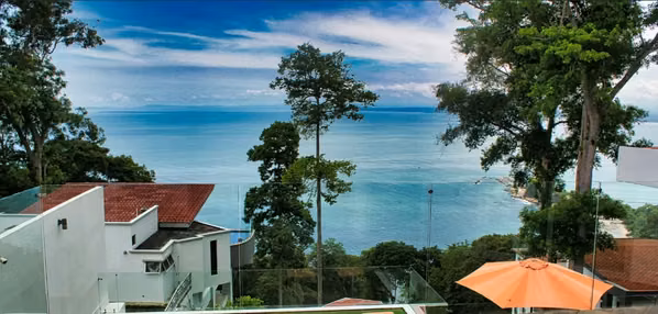 Venta de Casa de Playa Puntarenas Punta Leona | Frente al Mar | Lista para Habitar REBAJADA