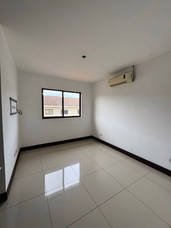 Casa en Parques del Sol - Financiada en Privado