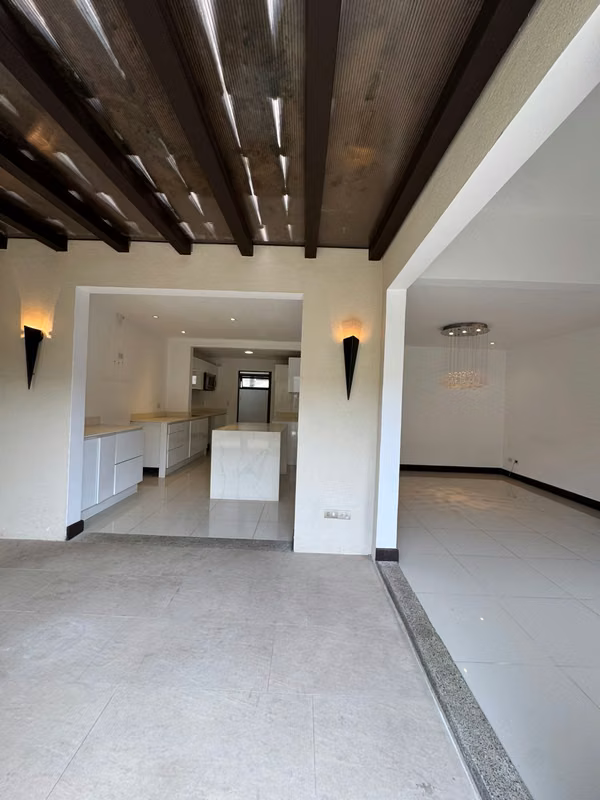 Casa en Parques del Sol - Financiada en Privado
