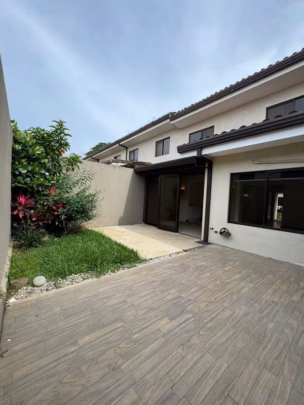 Casa en Parques del Sol - Financiada en Privado