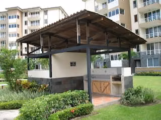 Venta Apartamento Amueblado Planta Baja a 150 m de la Playa, Jaco Puntarenas