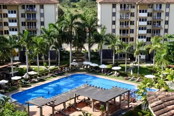 Venta Apartamento Amueblado Planta Baja a 150 m de la Playa, Jaco Puntarenas