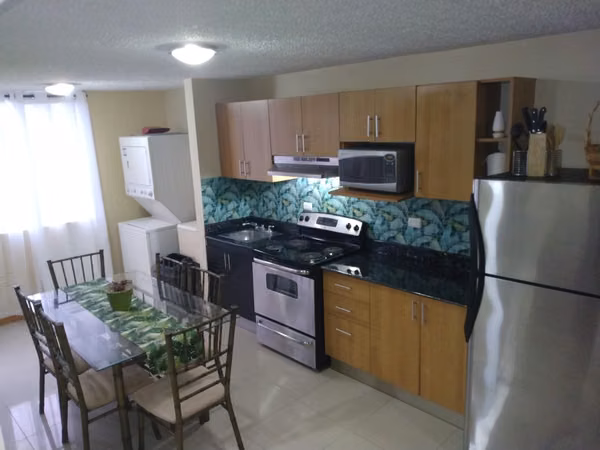 Venta Apartamento Amueblado Planta Baja a 150 m de la Playa, Jaco Puntarenas