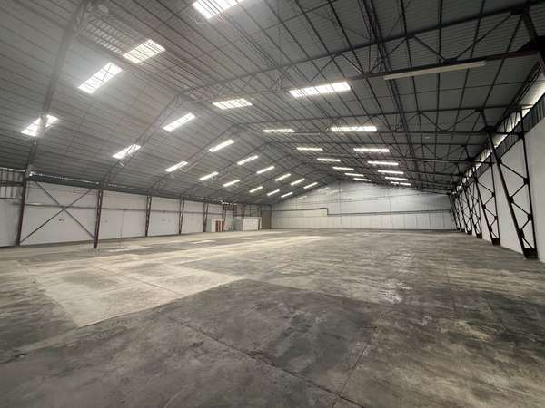Warehouse available in Tibás