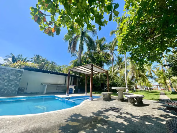 Casa en venta frente al Mar en Puntarenas