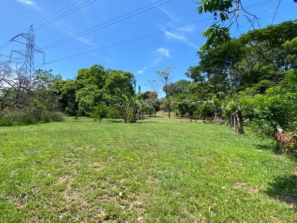Se vende propiedad de lujo con río y naturaleza exuberante — 44.594 m²