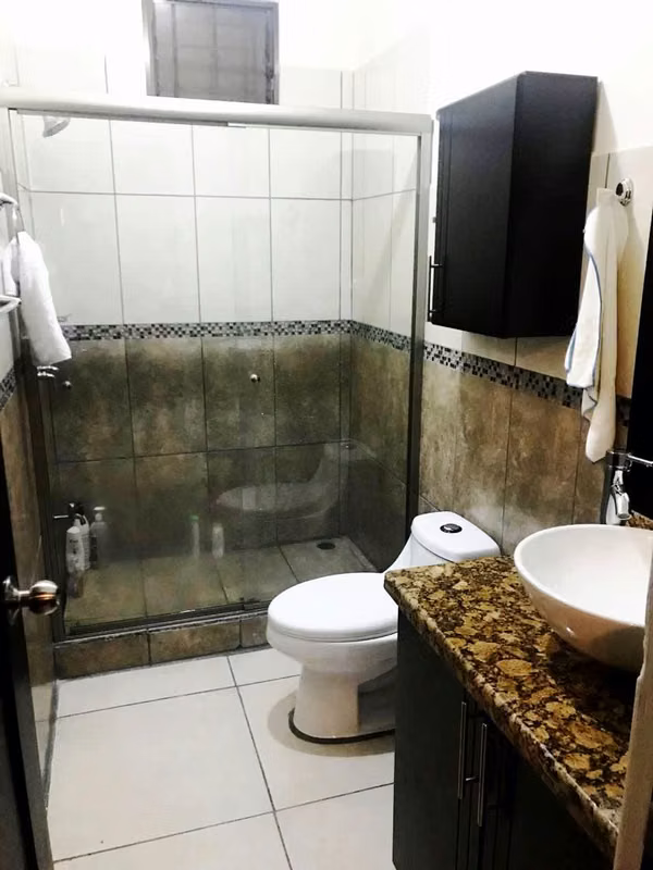 APARTAMENTO EN ROHRMOSER. EDIFICIO “LA RIVERA DE ROHRMOSER”. CENAT. COLEGIO BILINGÜE LA SABANA.