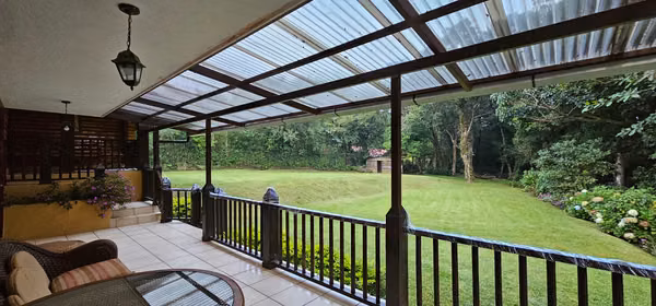 Lujosa y espaciosa casa rústica en El Tirol, San Rafael, Heredia