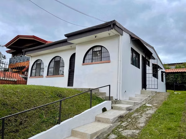 Se Vende amplia Propiedad en Montes de Oca