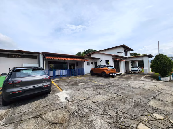 Venta de casa y guardería en Belén.