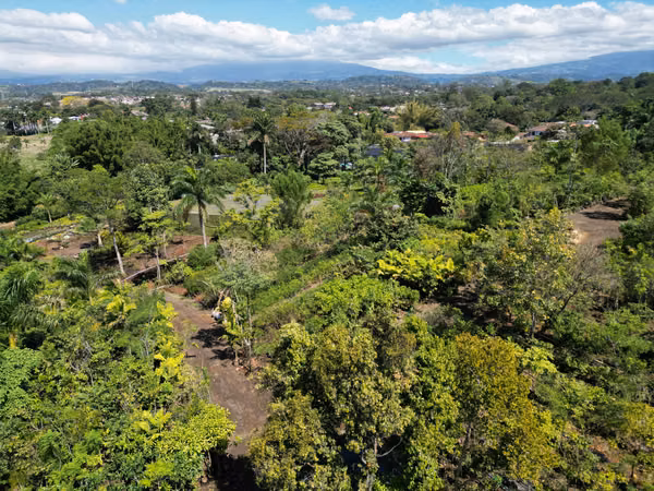 Ahora en $387,000 | Invierta donde el Valle Central sigue creciendo  BAJA DE PRECIO