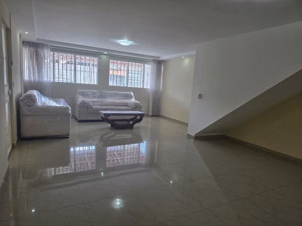 VENTA DE CASA DE DOS PLANTAS EN EL CORAZON DE TIBAS, SAN JOSE