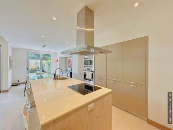 ALQUILER/VENTA DE CASA MODERNA EN CONDOMINIO, LINDORA