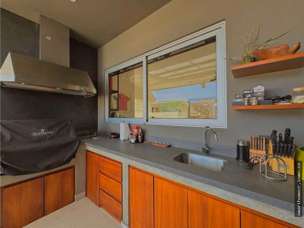 ALQUILER/VENTA DE CASA MODERNA EN CONDOMINIO, LINDORA