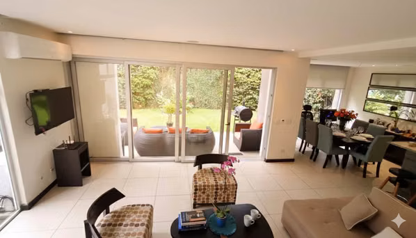 Oportunidad en Santa Ana: casa amoblada en Bosques de Carao