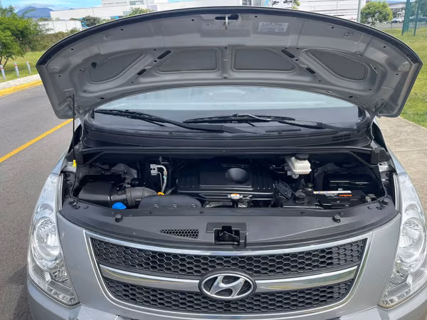 HYUNDAI GRAND STAREX 2016