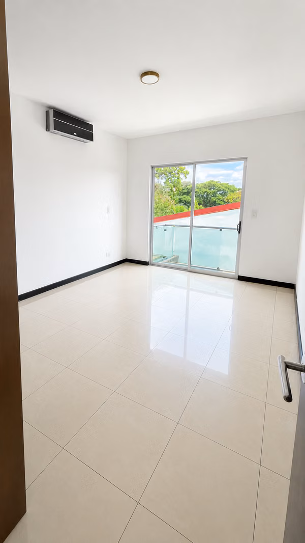 ALQUILER Y VENTA DE CASA EN CONDOMINIO EN TREJOS MONTEALEGRE