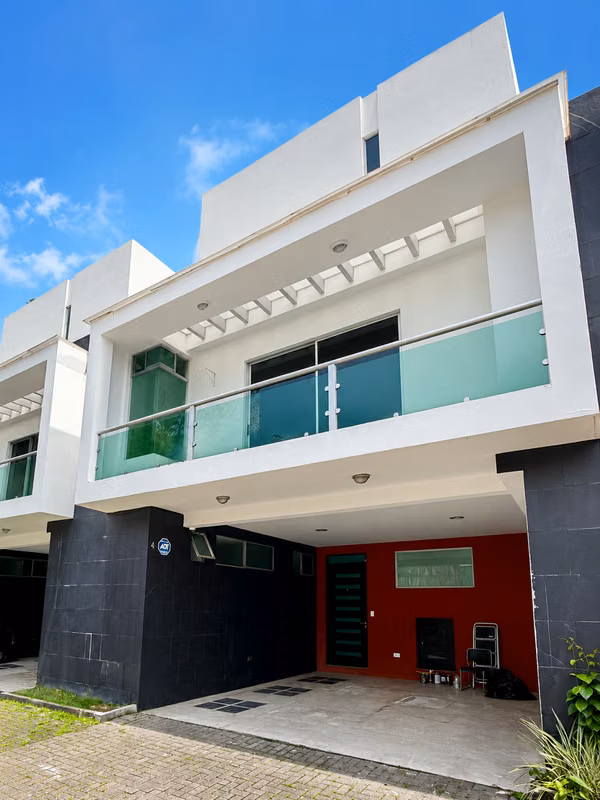 ALQUILER Y VENTA DE CASA EN CONDOMINIO EN TREJOS MONTEALEGRE
