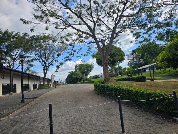 ESPARZA quinta sobre calle principal frente a … hermoso lote plano