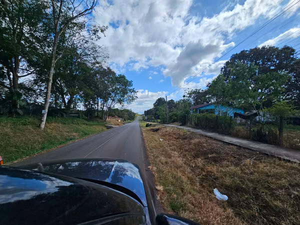 ESPARZA quinta sobre calle principal frente a … hermoso lote plano