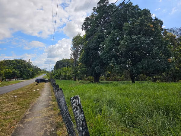 ESPARZA quinta sobre calle principal frente a … hermoso lote plano