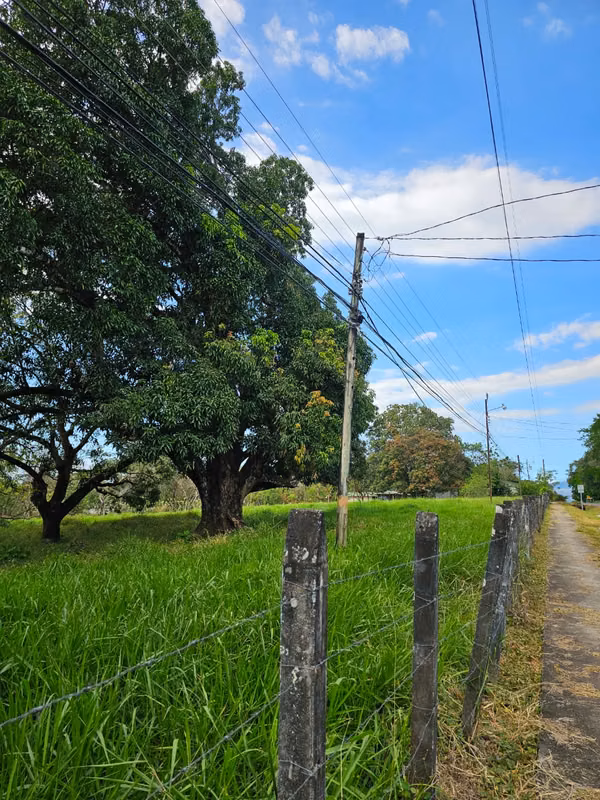 ESPARZA quinta sobre calle principal frente a … hermoso lote plano