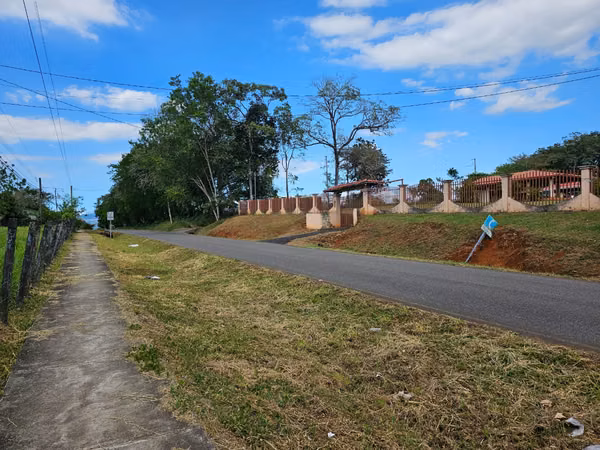 ESPARZA quinta sobre calle principal frente a … hermoso lote plano
