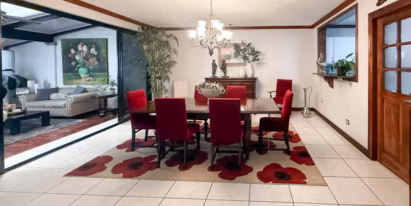 Detached house for sale in Escazú with terrace