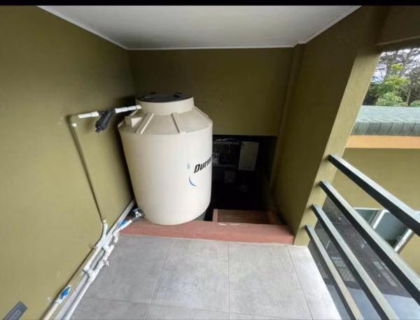 Venta de Casa de lujo con Gran Jardín en Takiscú Oreamuno Cartago
