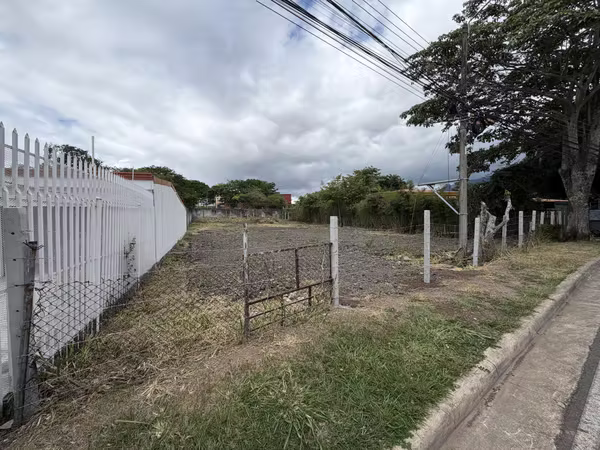 RENTA DE LOTE USO COMERCIAL ESCAZU PRECIO $2300
