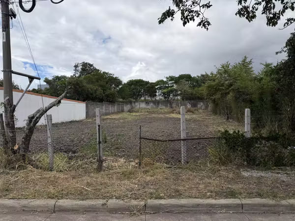 RENTA DE LOTE USO COMERCIAL ESCAZU PRECIO $2300
