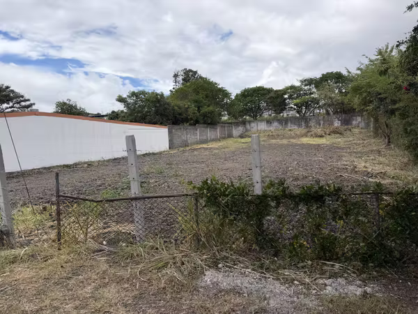 RENTA DE LOTE USO COMERCIAL ESCAZU PRECIO $2300