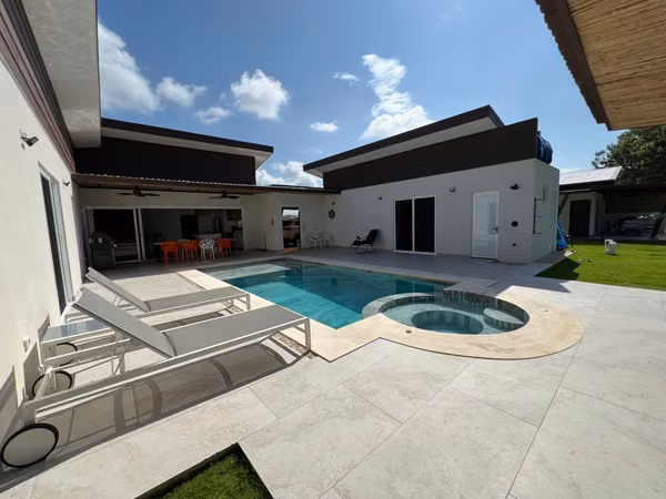 VENTA DE CASA EN PLAYA ESTERILLOS PUNTARENAS CAMINANDO A LA PLAYA !!