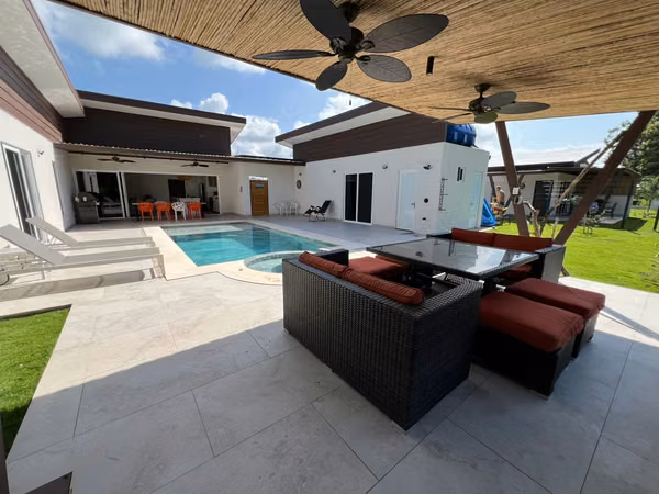 VENTA DE CASA EN PLAYA ESTERILLOS PUNTARENAS CAMINANDO A LA PLAYA !!